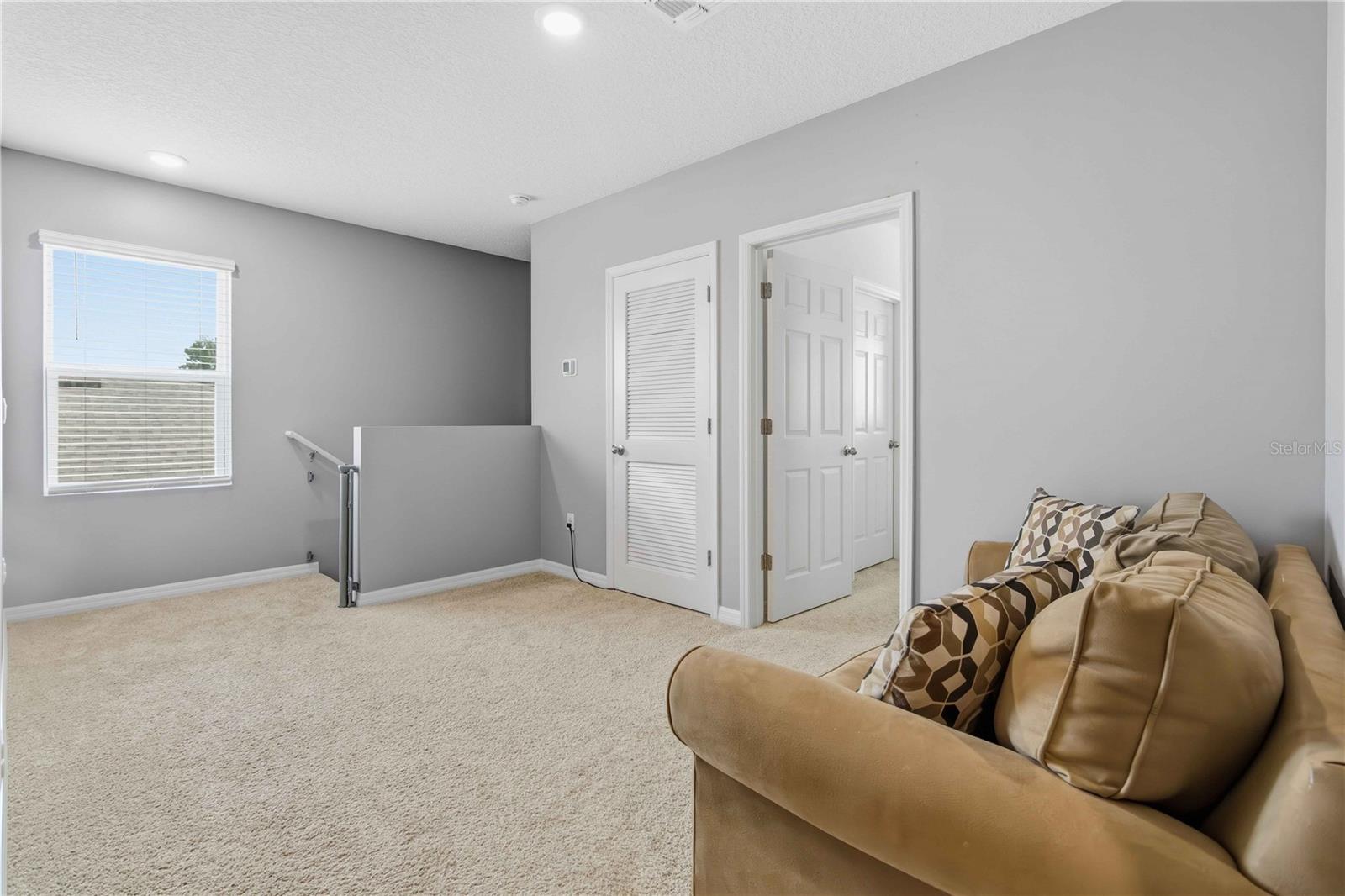 1156 Valley View Ave Property Photo 8