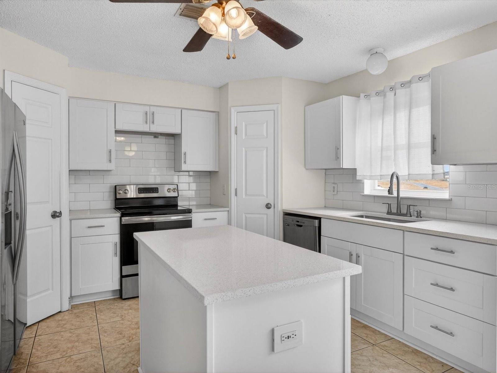 1614 Herring Ln Property Photo 3