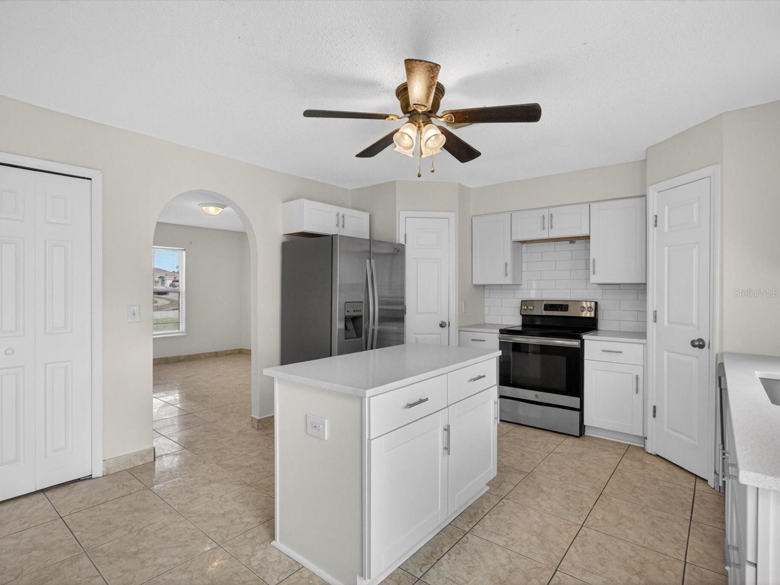 1614 Herring Ln Property Photo 4