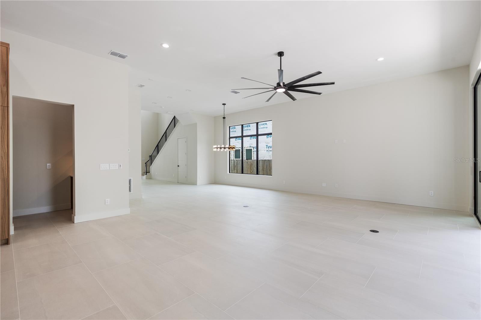 737 N Summerlin Ave Property Photo 16