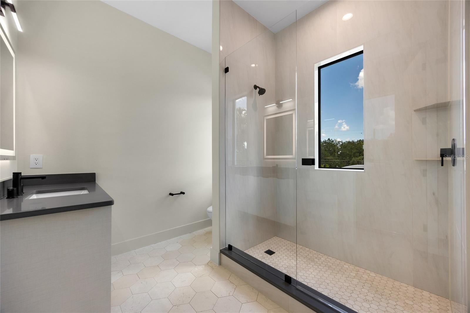 737 N Summerlin Ave Property Photo 45