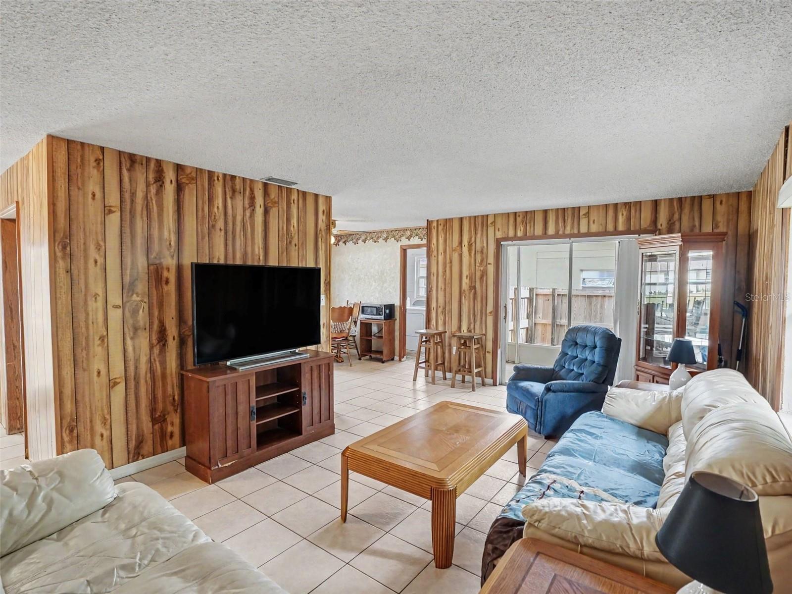 1609 Maureen Ave Property Photo 4