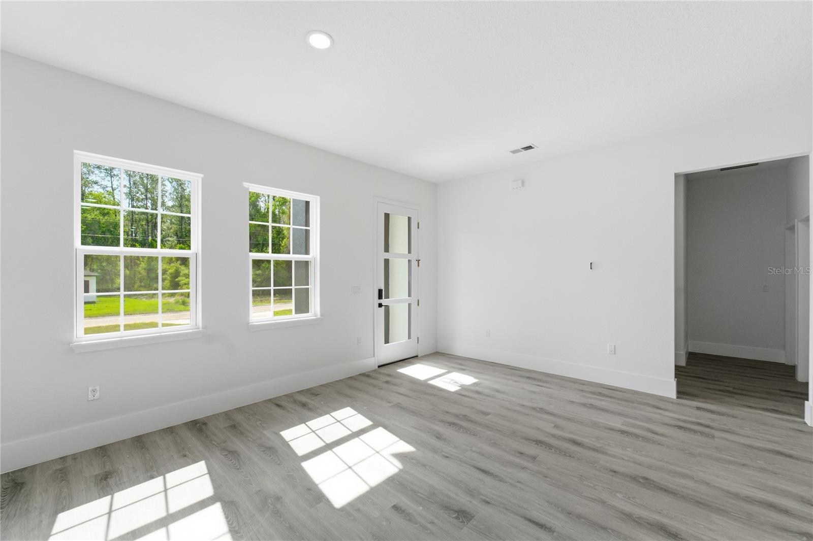 226 E Caldwell Dr Property Photo 5