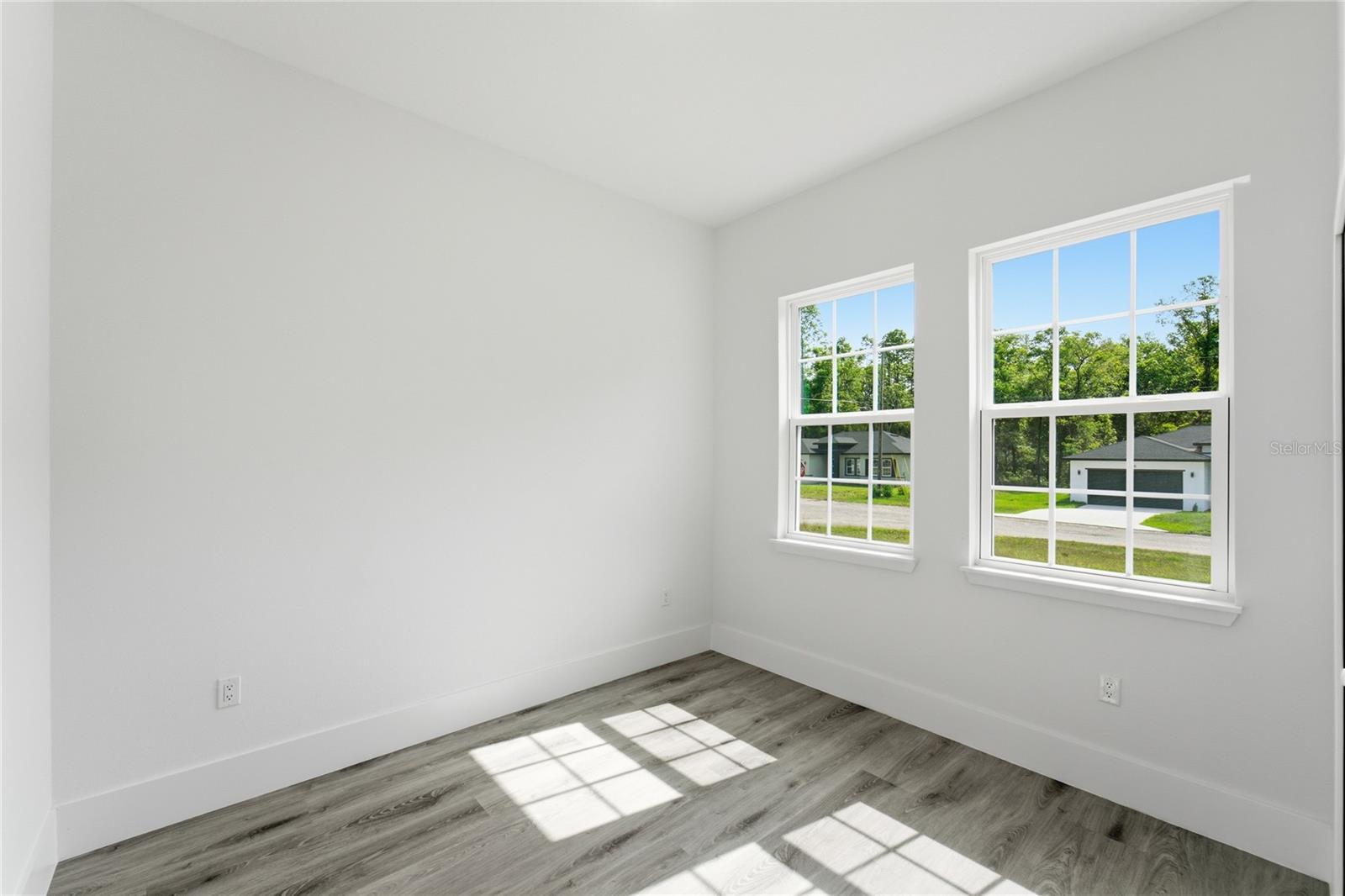 226 E Caldwell Dr Property Photo 23