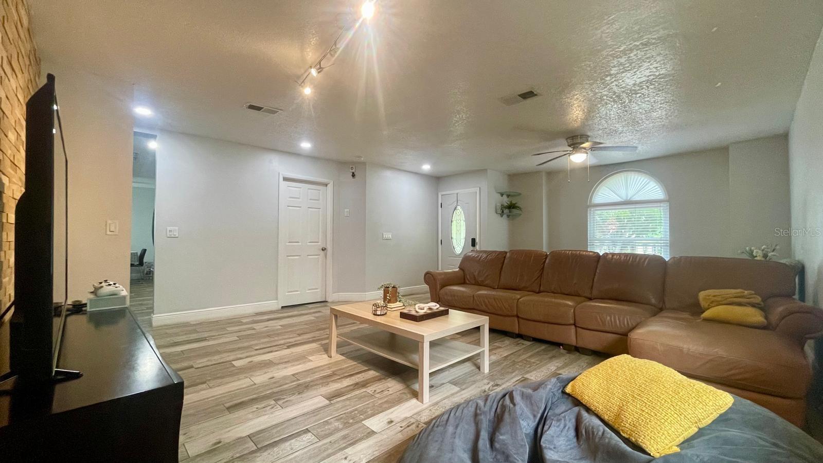 1044 Nin St Property Photo 4