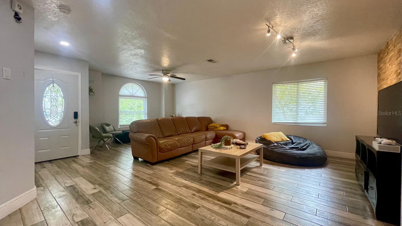 1044 Nin St Property Photo 5