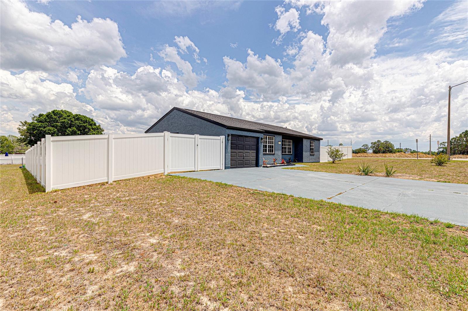336 Oak Track Dr Property Photo 2