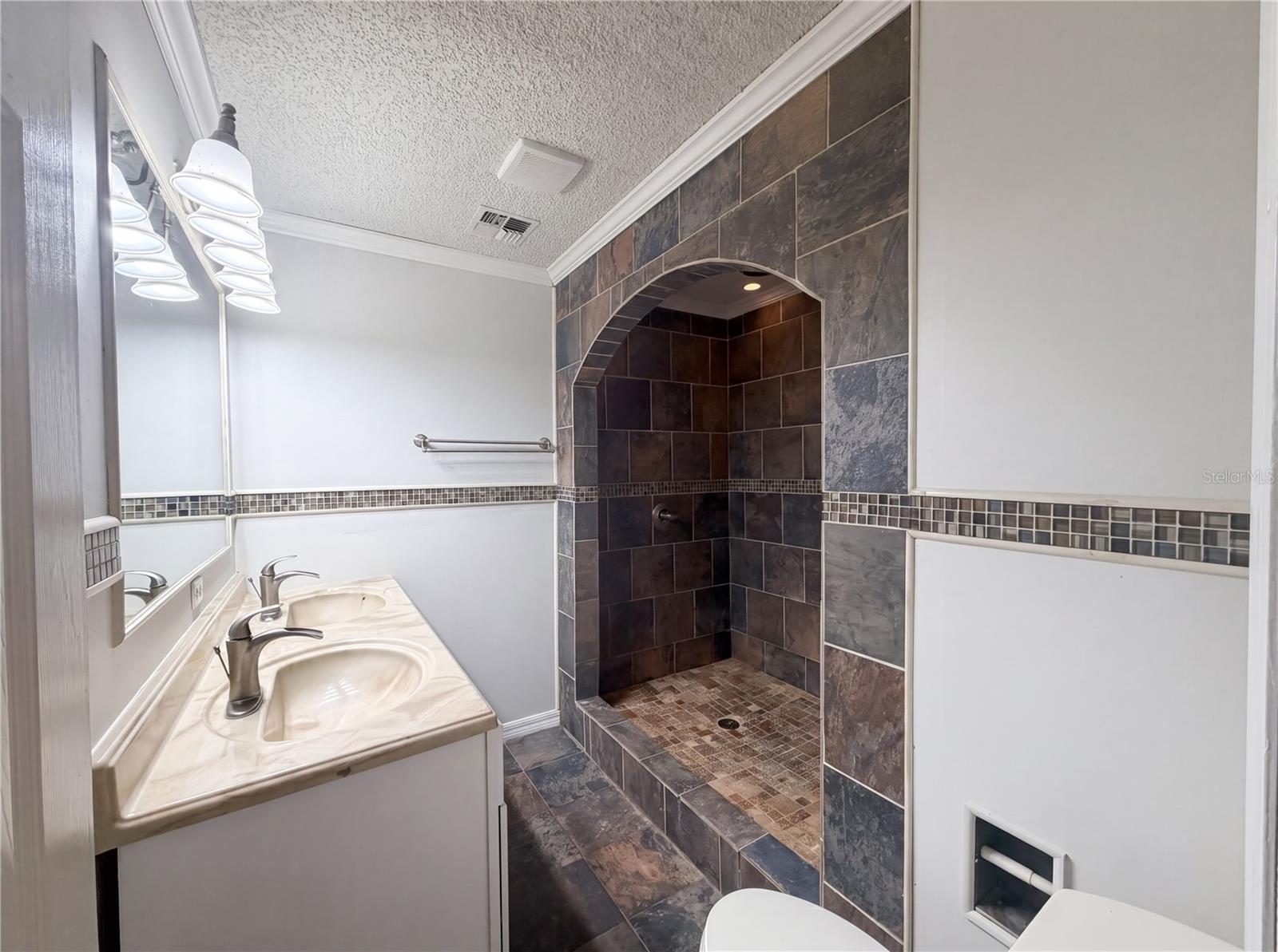 613 4th St Ne Property Photo 10