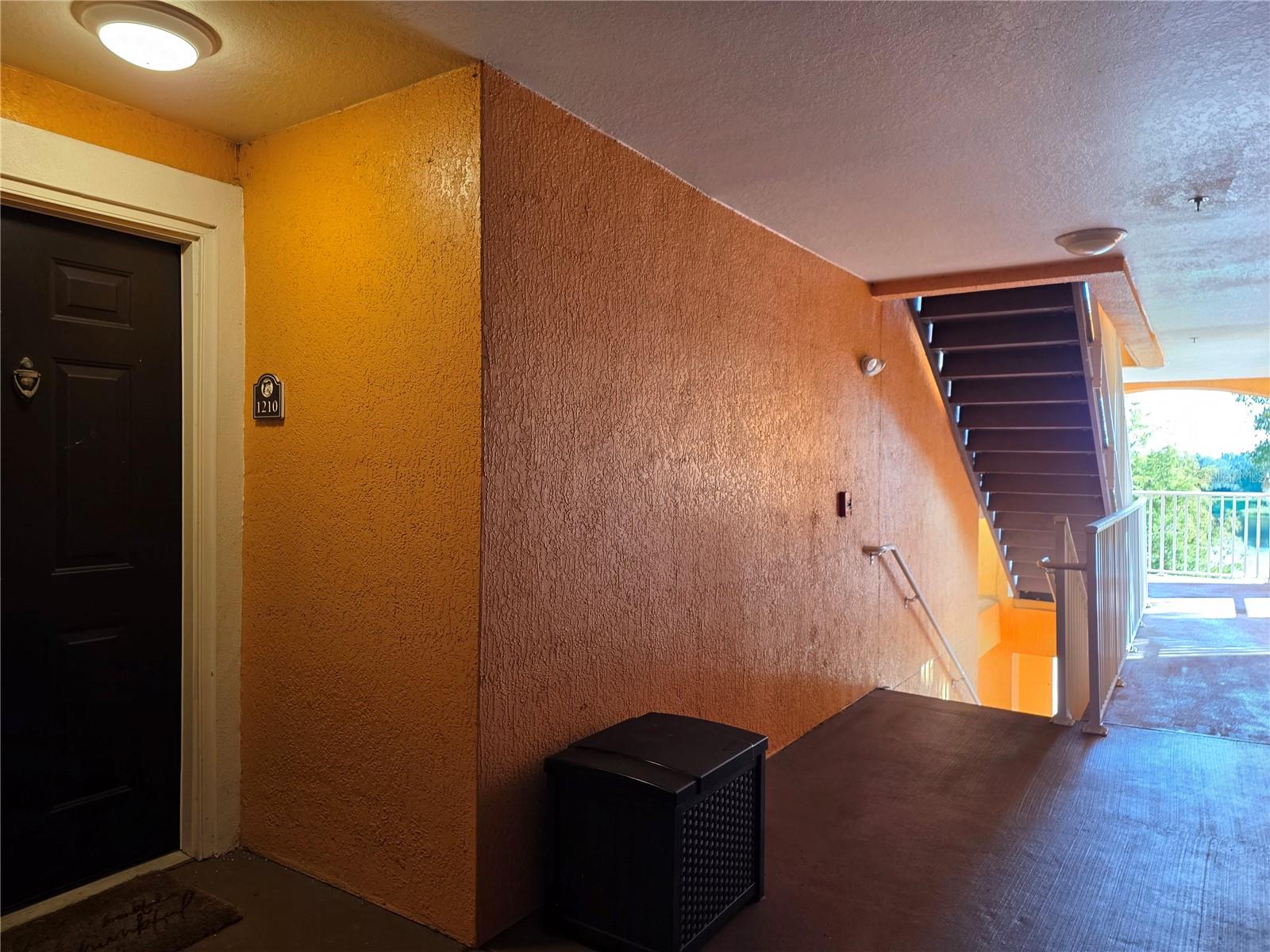 5447 Vineland Rd #1210 Property Photo 3