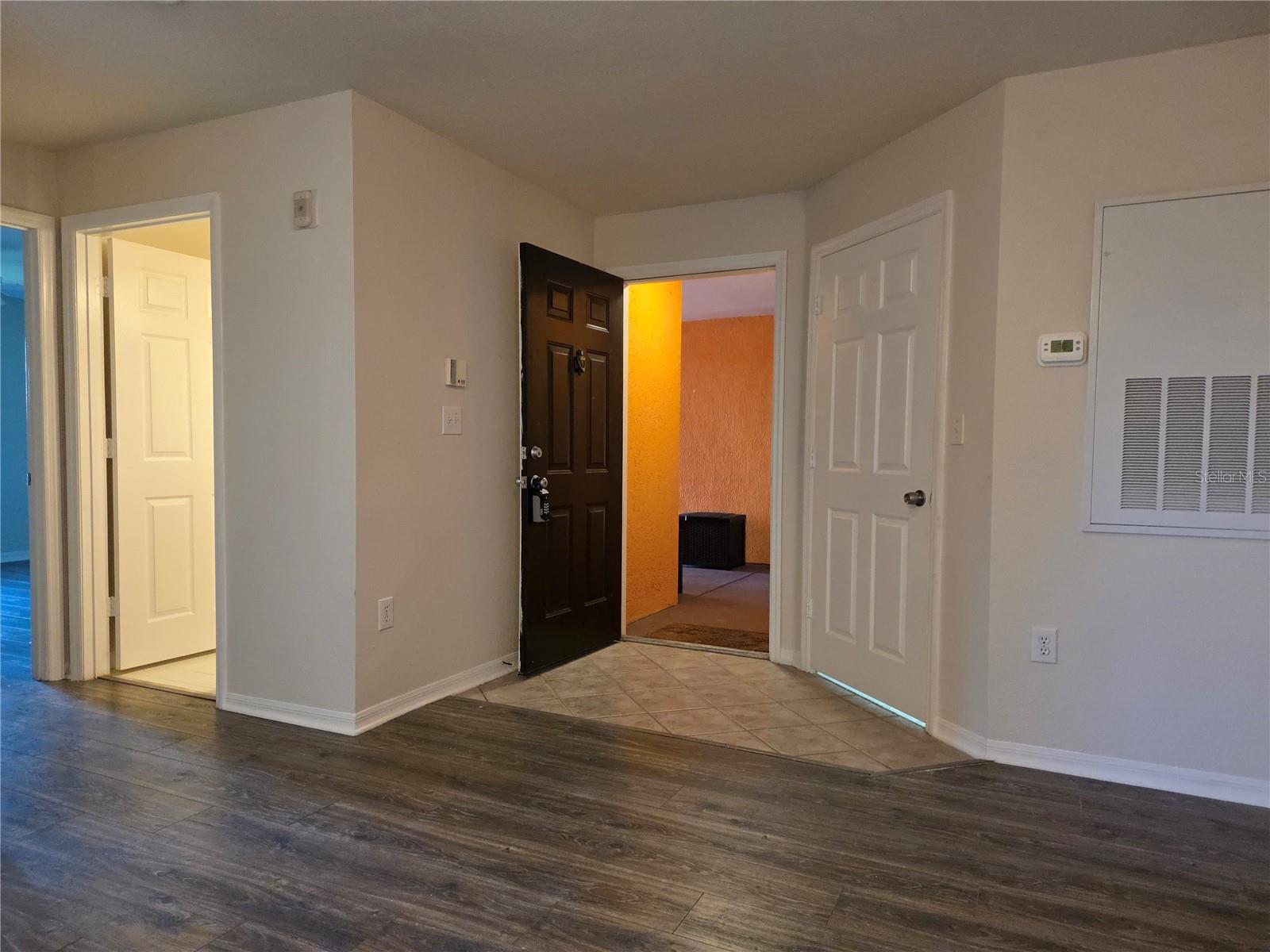 5447 Vineland Rd #1210 Property Photo 5