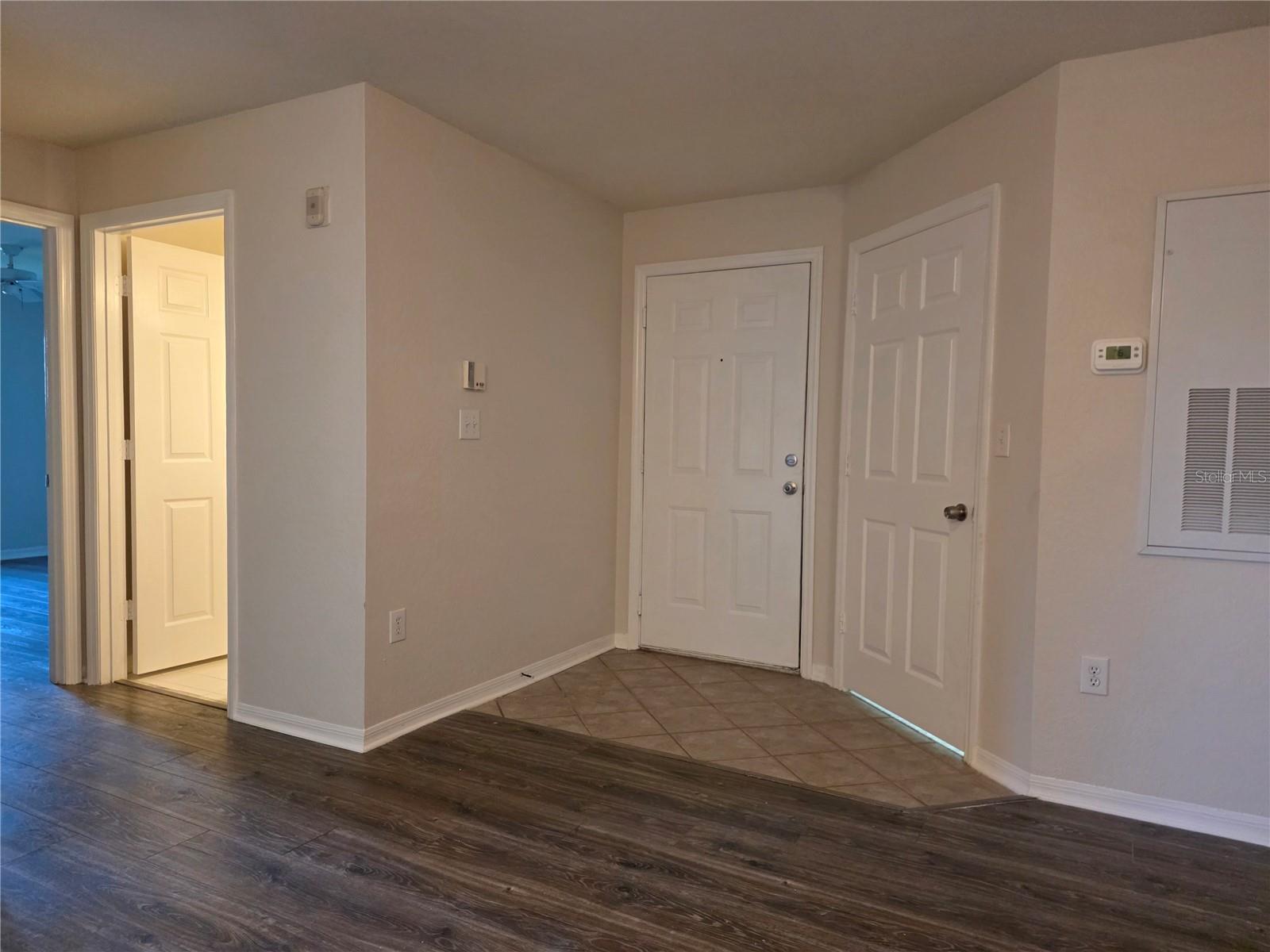 5447 Vineland Rd #1210 Property Photo 6