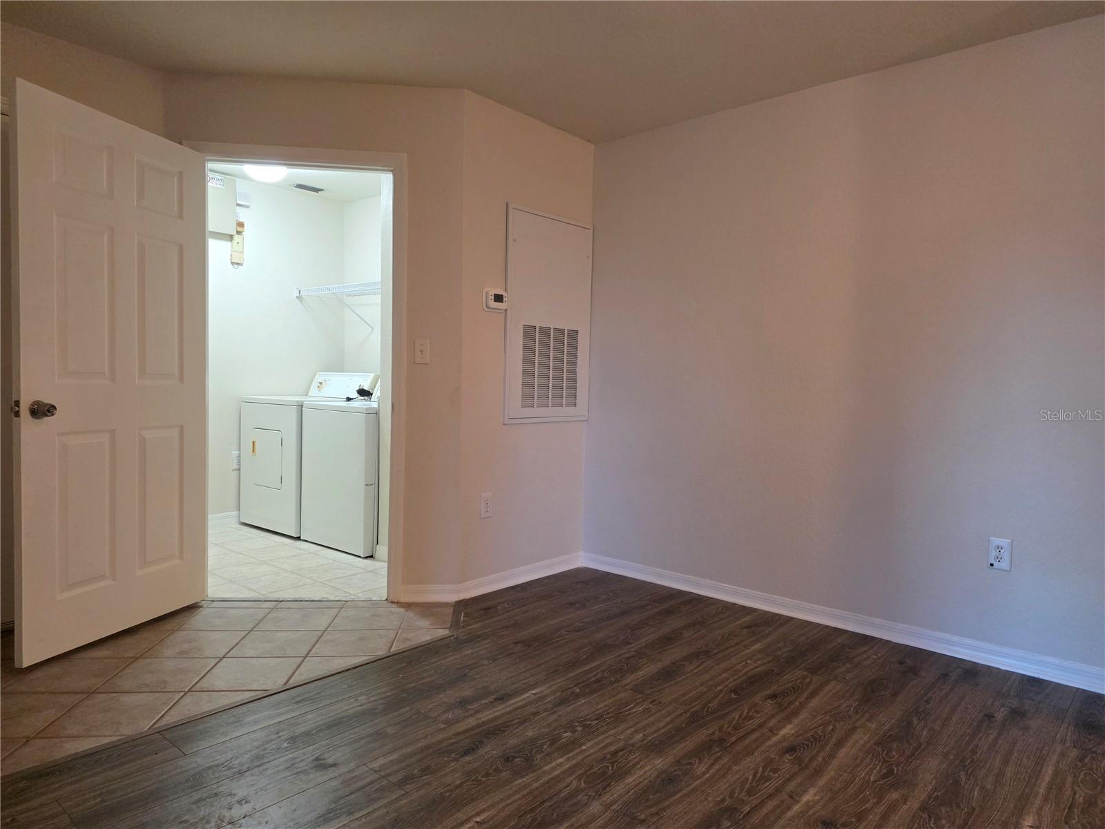 5447 Vineland Rd #1210 Property Photo 7