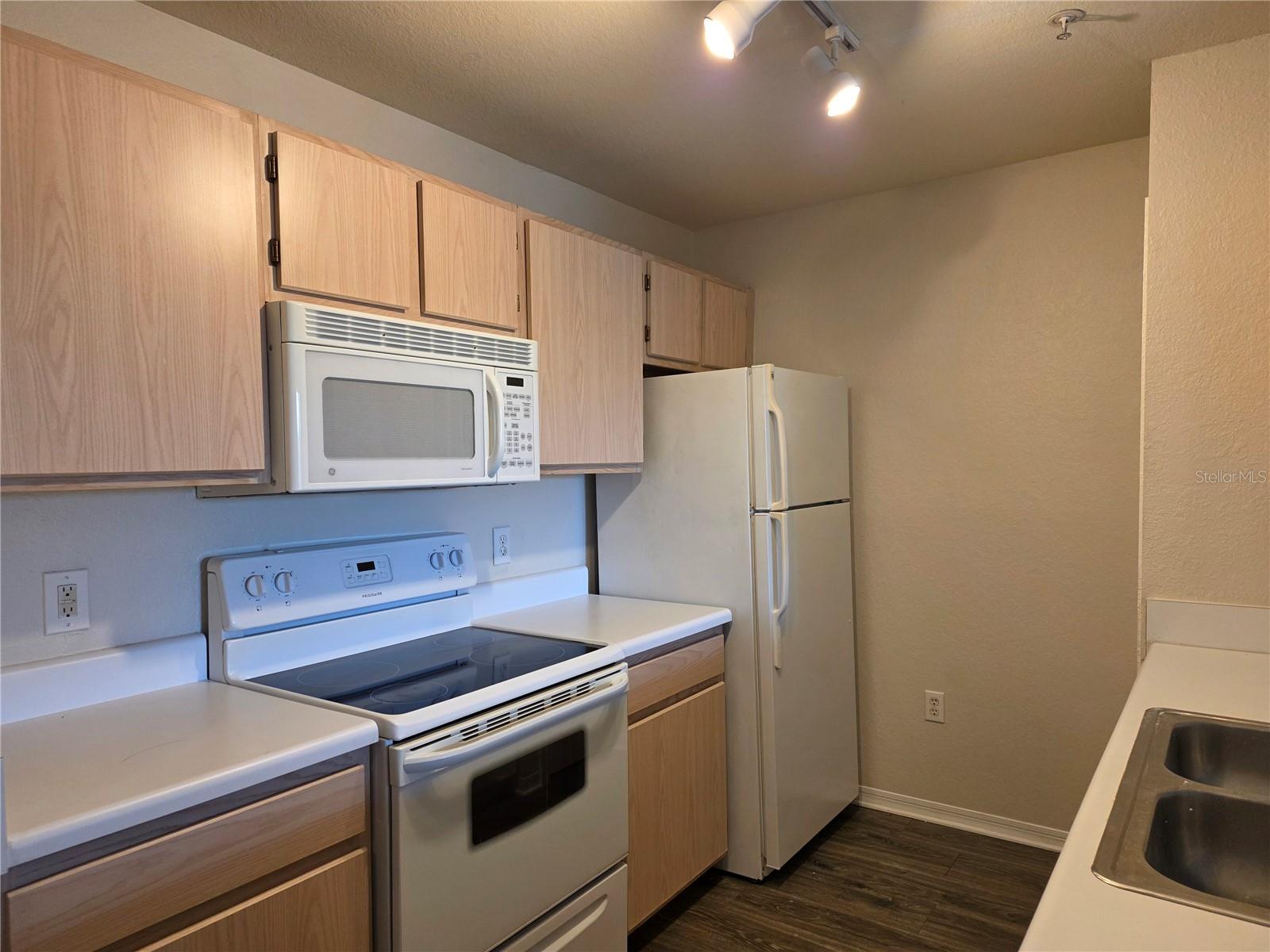 5447 Vineland Rd #1210 Property Photo 15