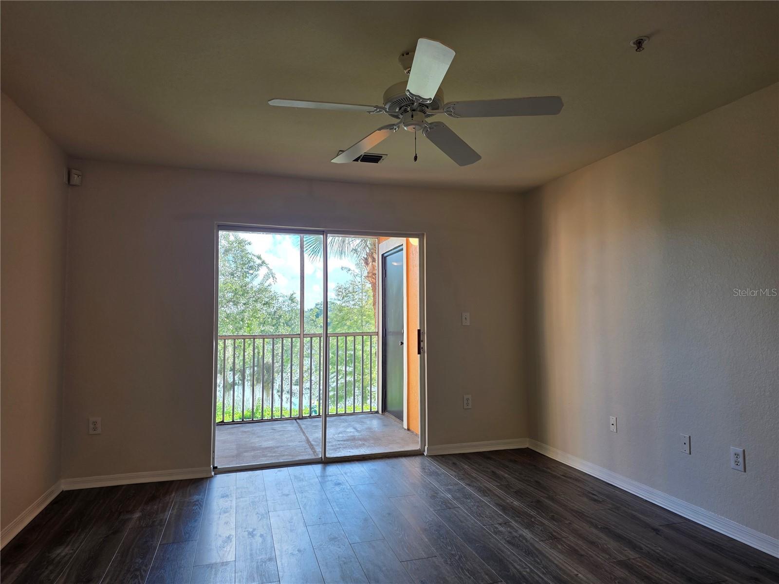 5447 Vineland Rd #1210 Property Photo 16