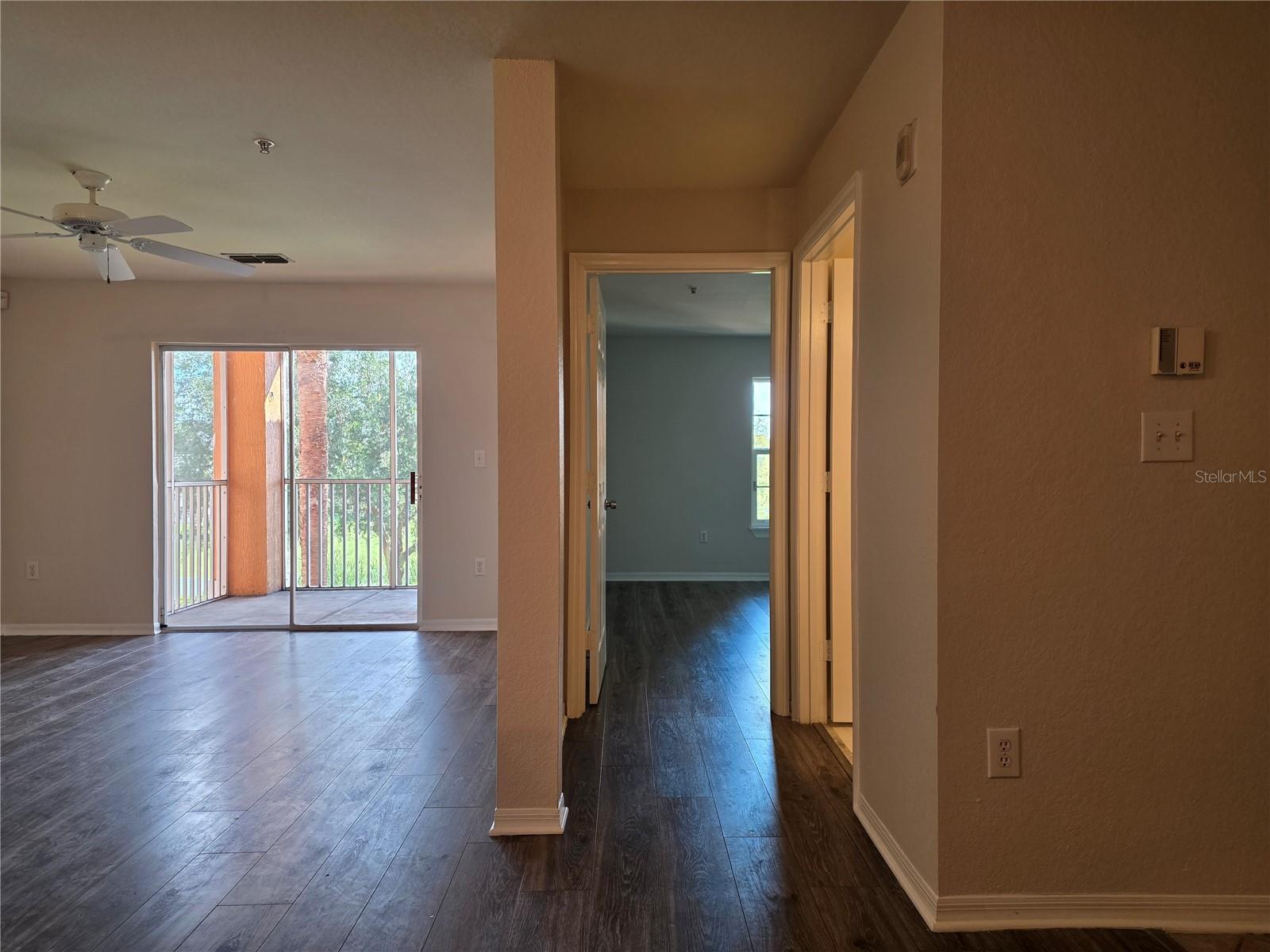 5447 Vineland Rd #1210 Property Photo 17