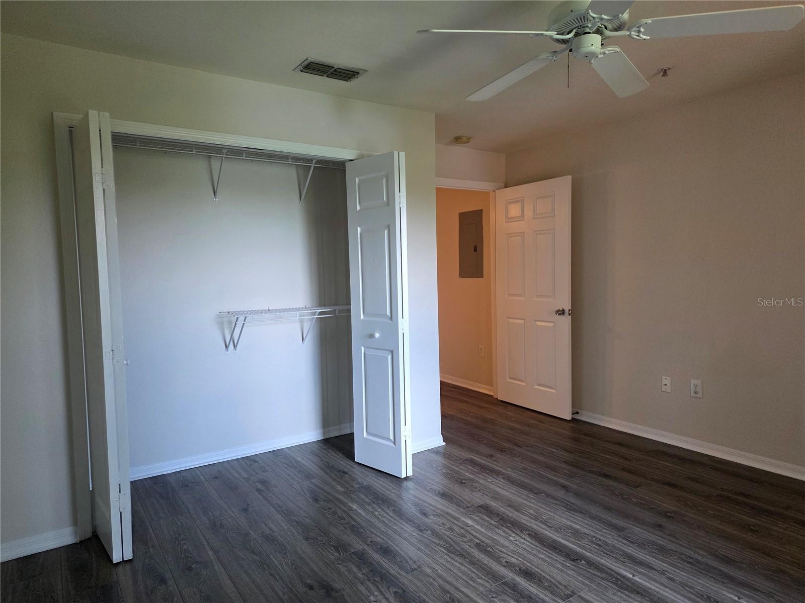 5447 Vineland Rd #1210 Property Photo 20