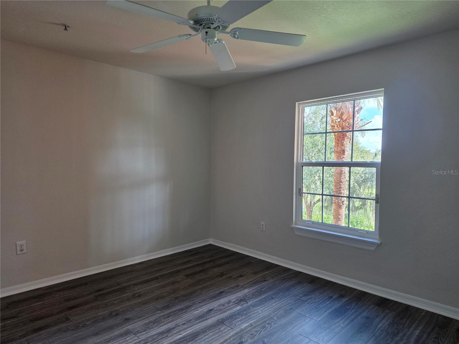 5447 Vineland Rd #1210 Property Photo 21