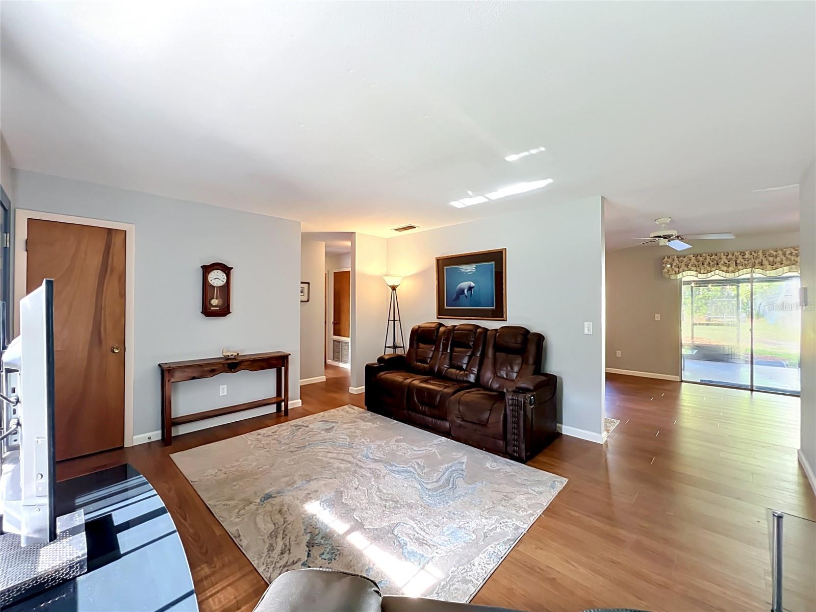 7514 Riverside Pl Property Photo 3