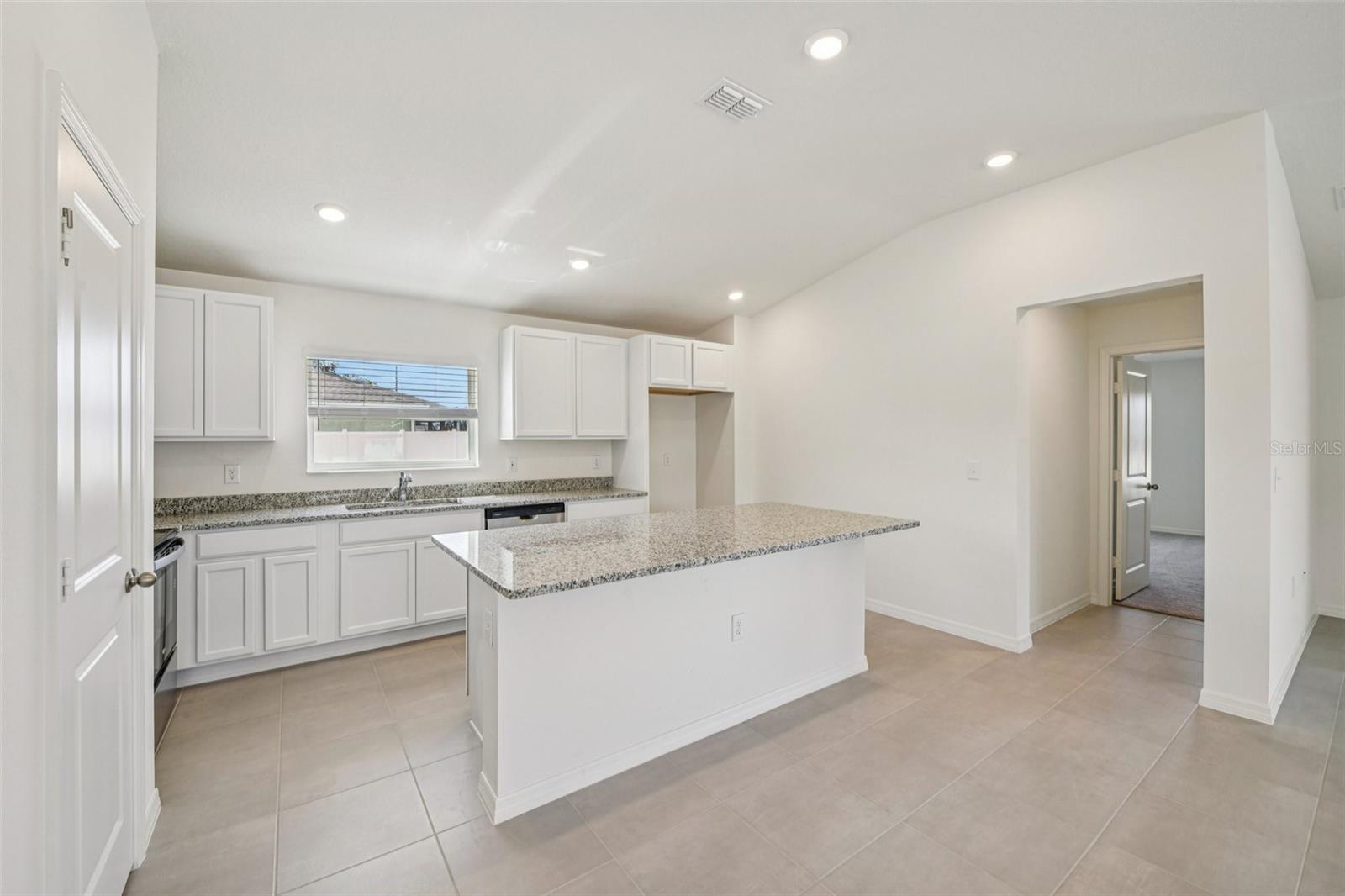 20404 Lavender Bloom Loop Property Photo 5