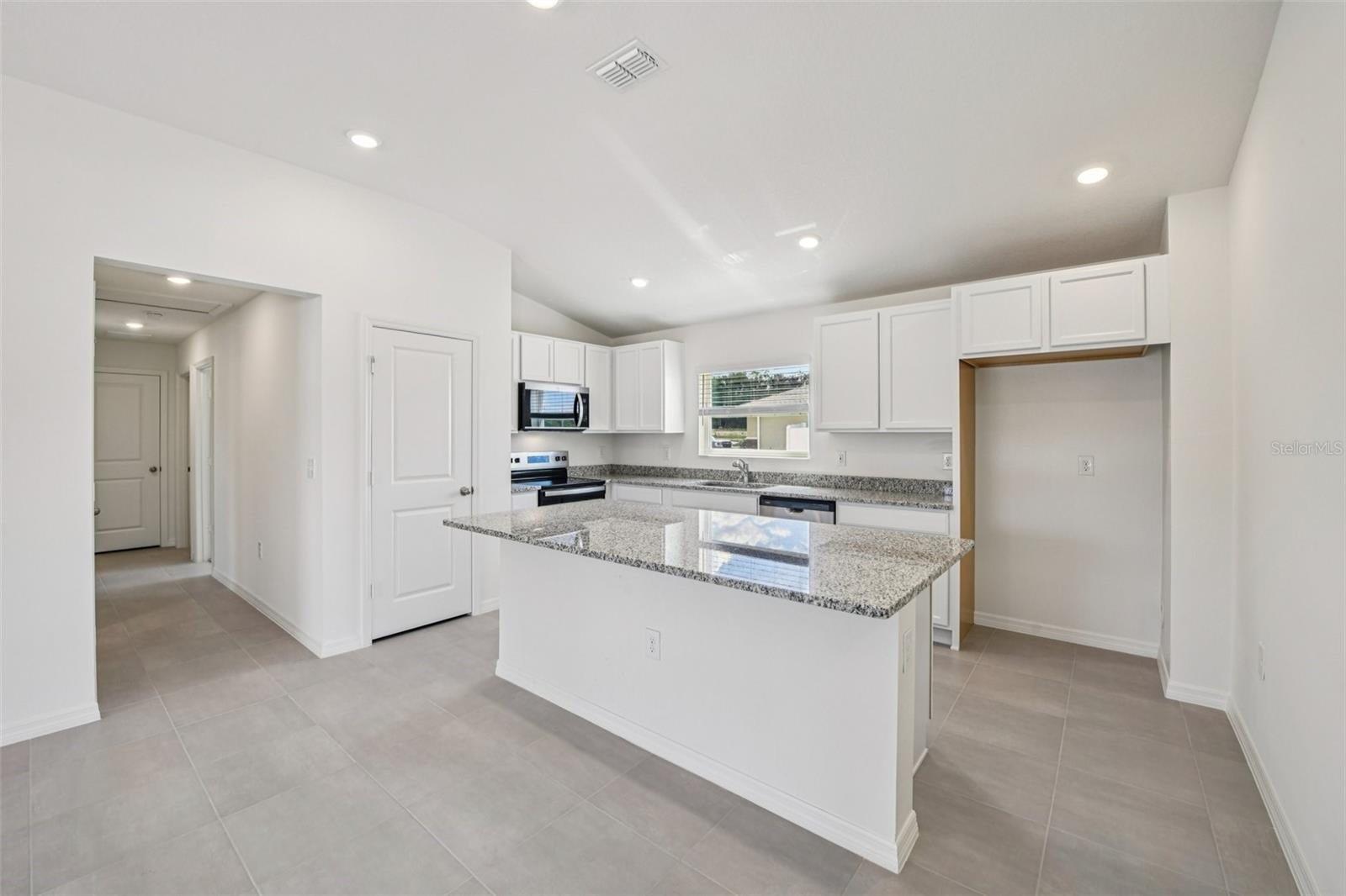 20404 Lavender Bloom Loop Property Photo 6