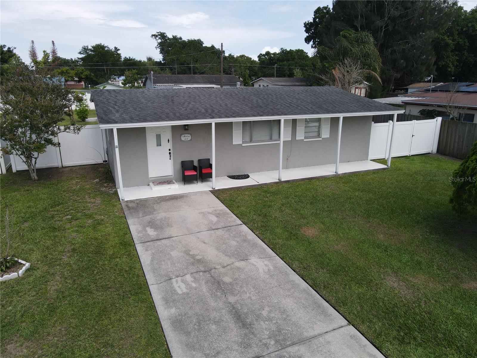 307 California Ave Property Photo 1