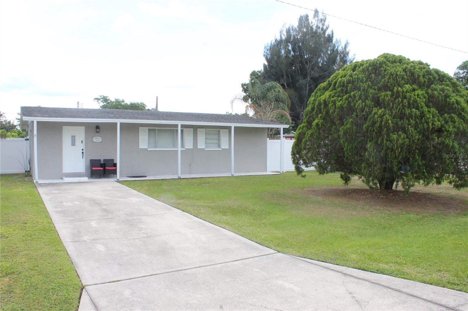 307 California Ave Property Photo 2