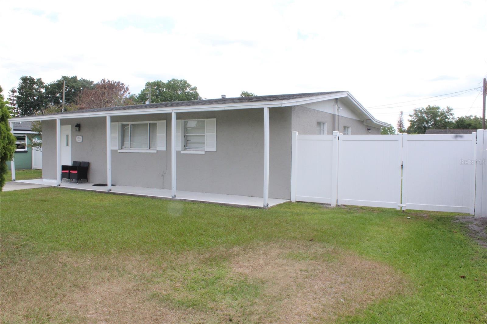307 California Ave Property Photo 3