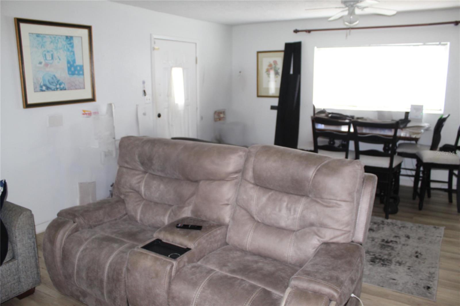 307 California Ave Property Photo 9
