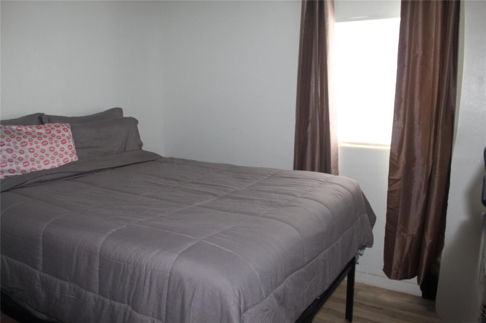 307 California Ave Property Photo 12