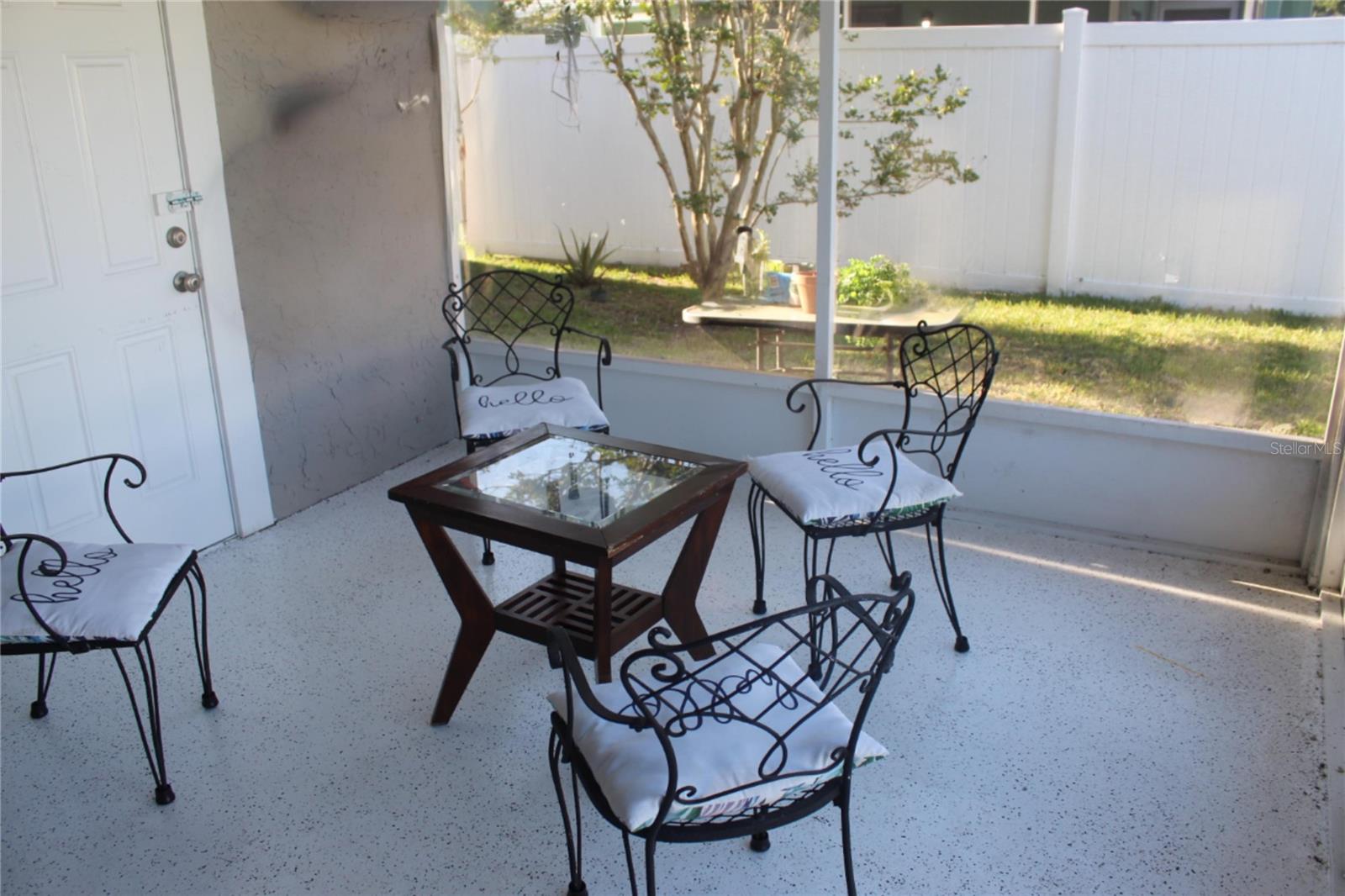 307 California Ave Property Photo 15