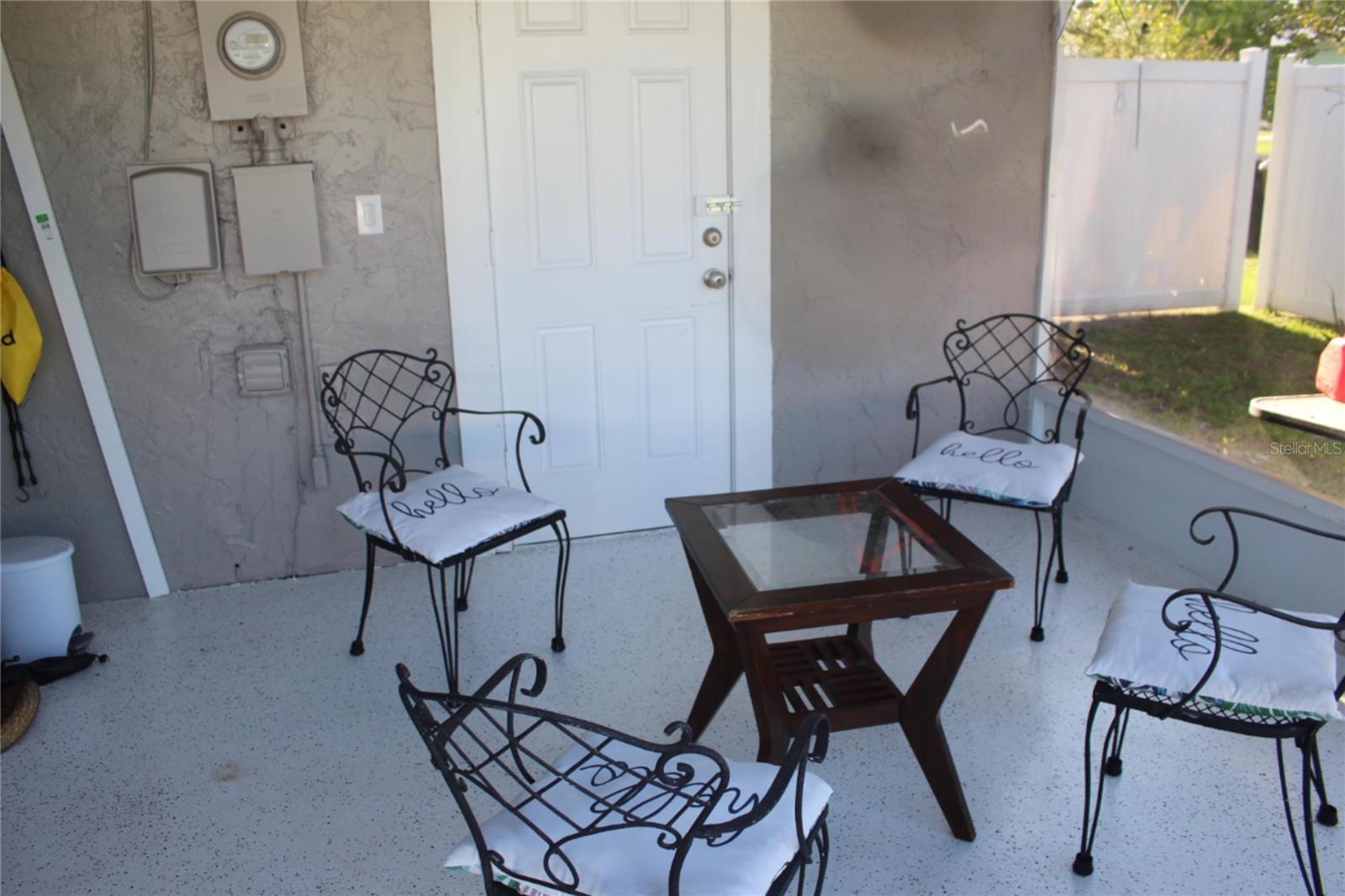 307 California Ave Property Photo 16