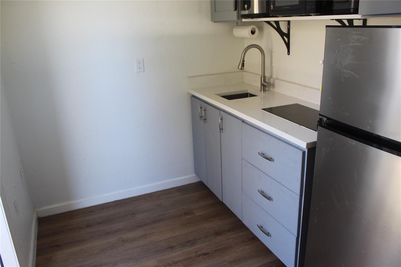 307 California Ave Property Photo 18