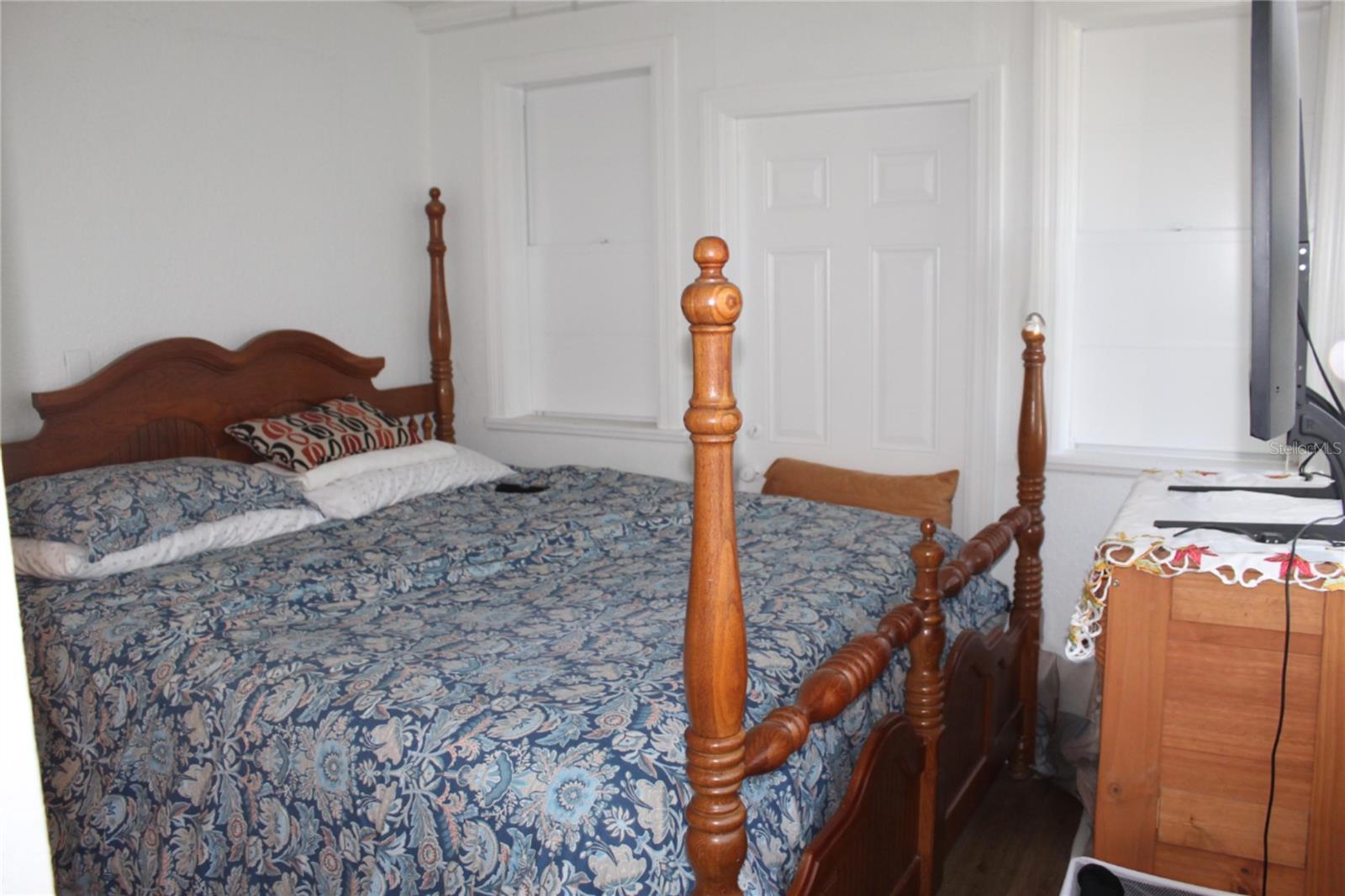 307 California Ave Property Photo 22