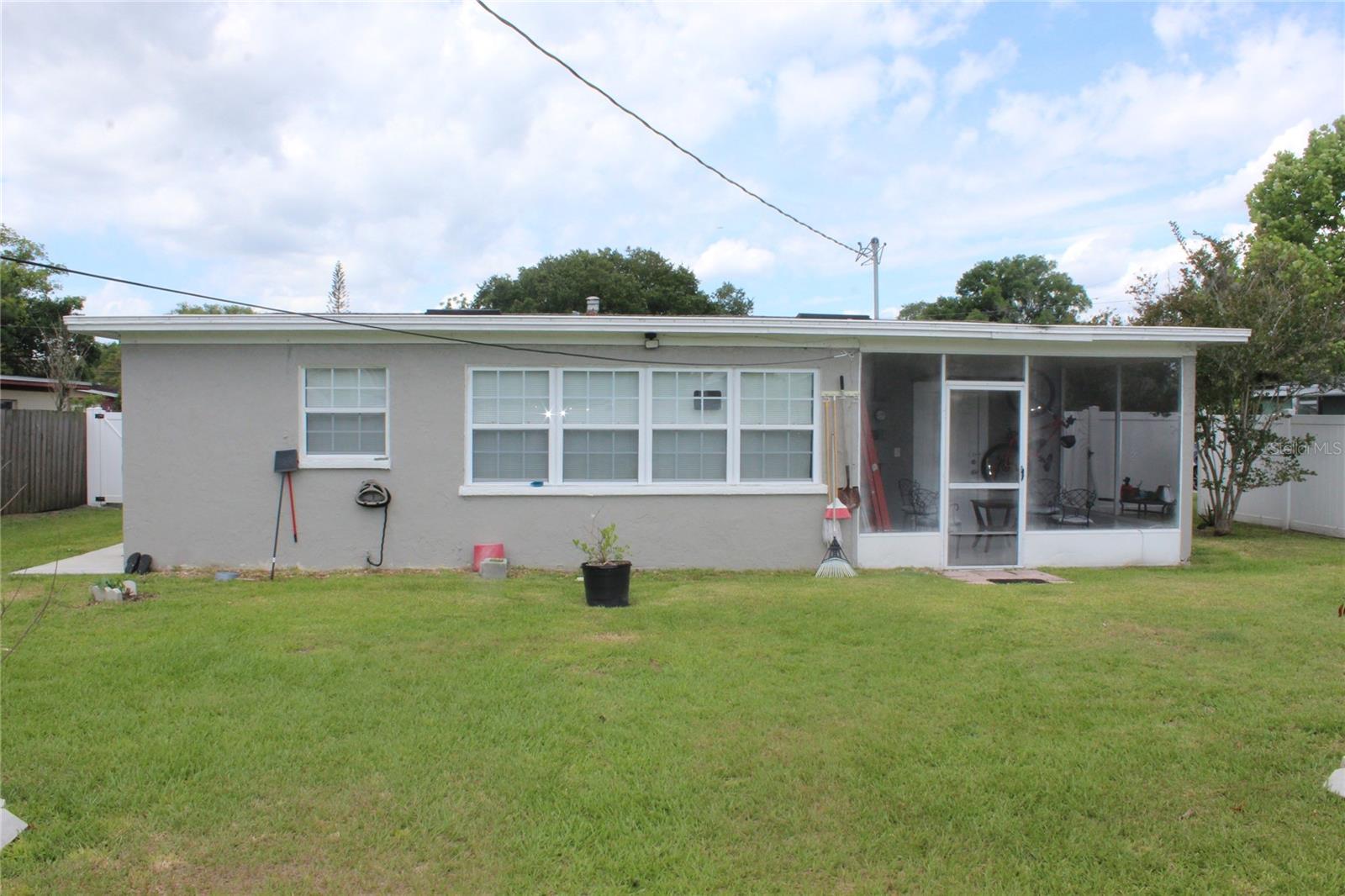 307 California Ave Property Photo 26
