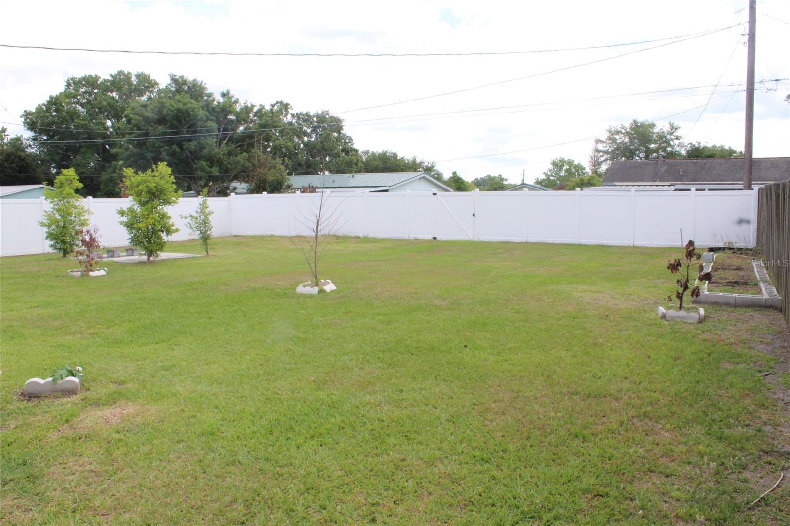 307 California Ave Property Photo 29