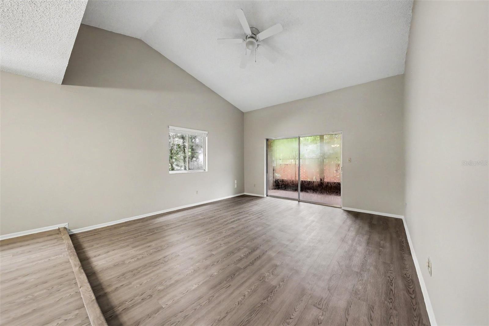 871 Beach Breeze Dr Property Photo 2