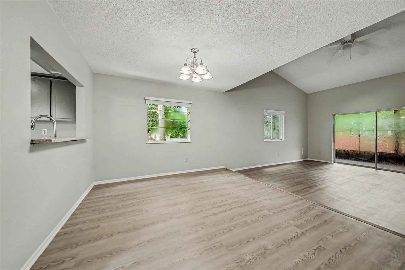 871 Beach Breeze Dr Property Photo 3