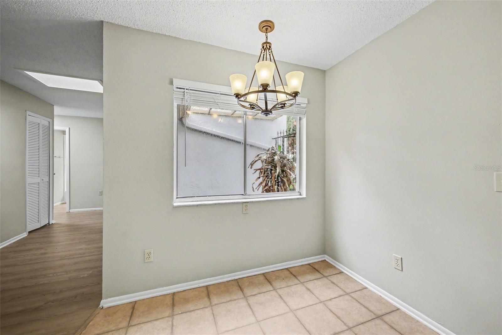 871 Beach Breeze Dr Property Photo 5