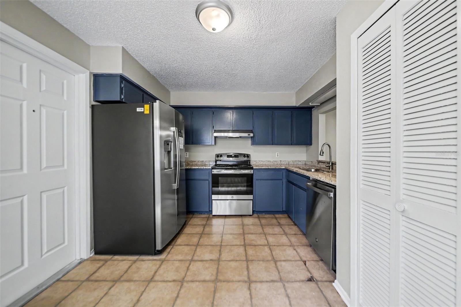 871 Beach Breeze Dr Property Photo 6