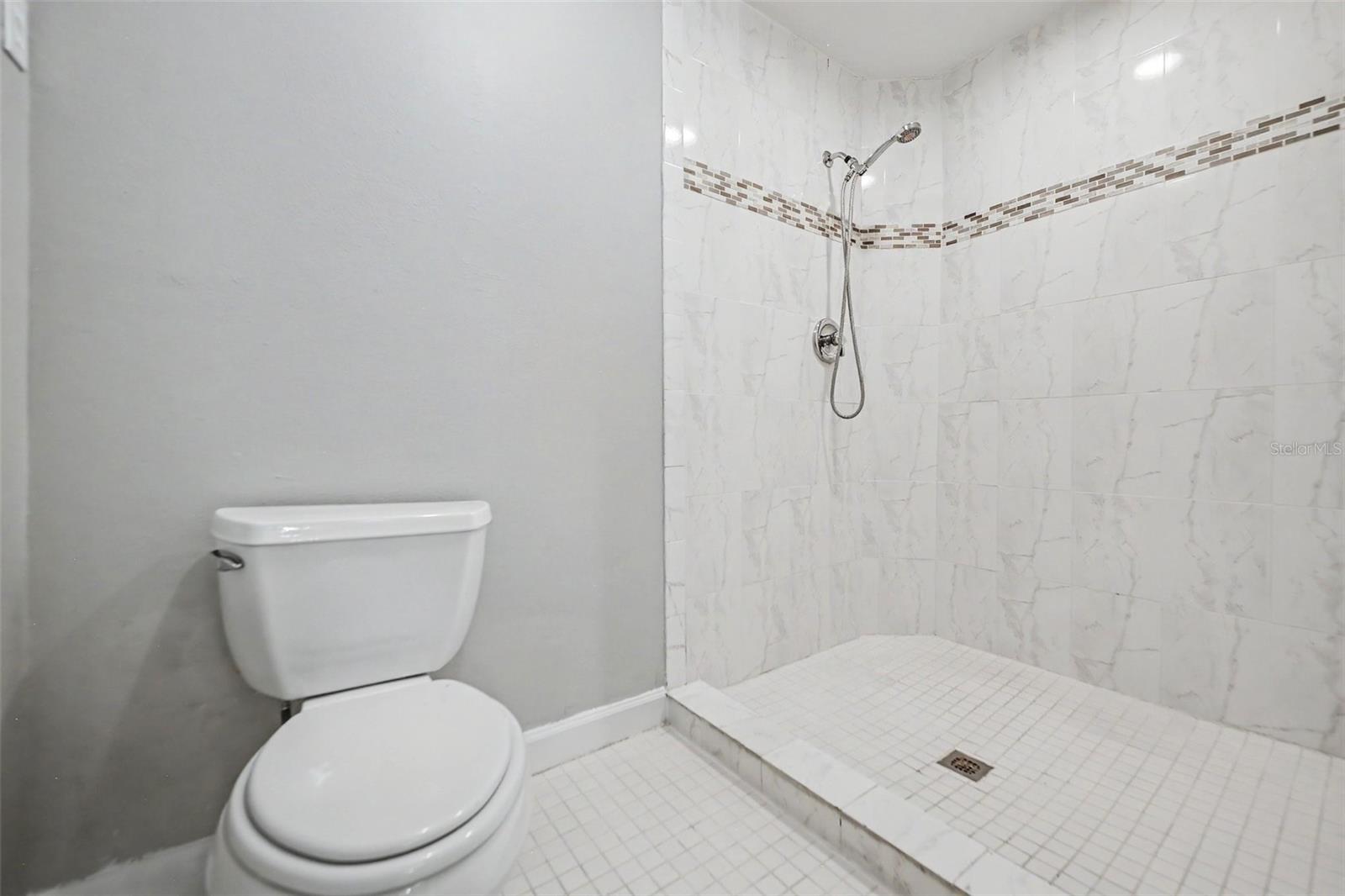 871 Beach Breeze Dr Property Photo 9