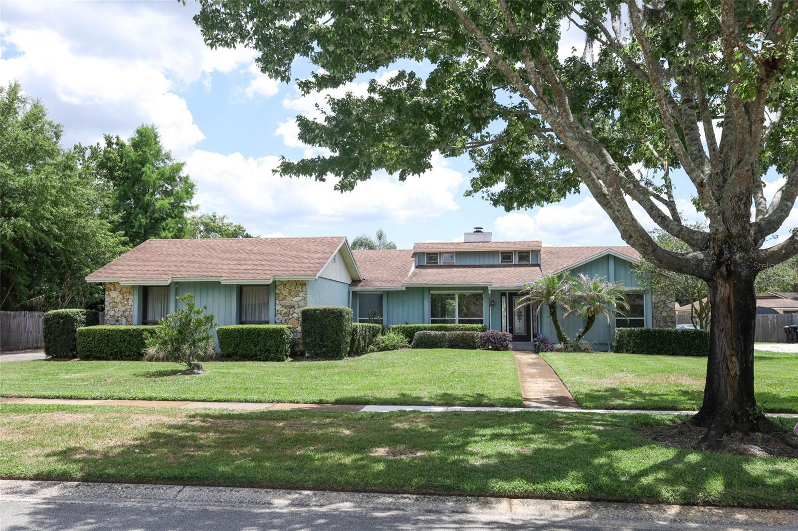 8852 EL PRADO AVE