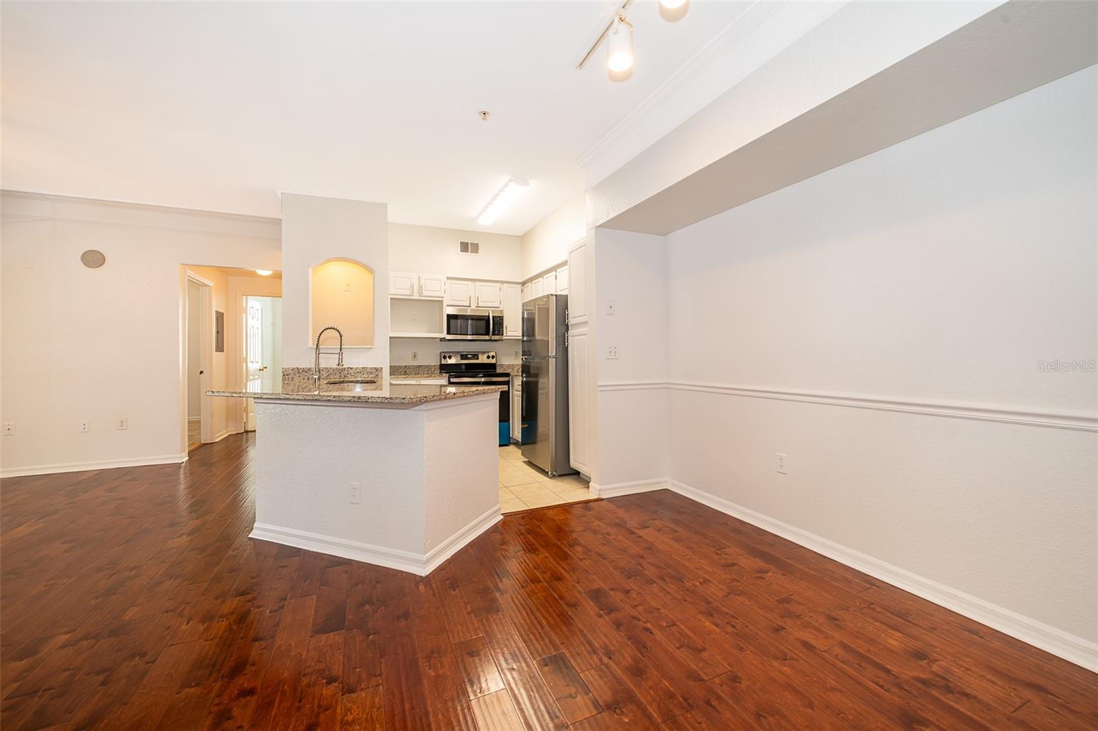 6663 Queens Borough Ave #101 Property Photo 6