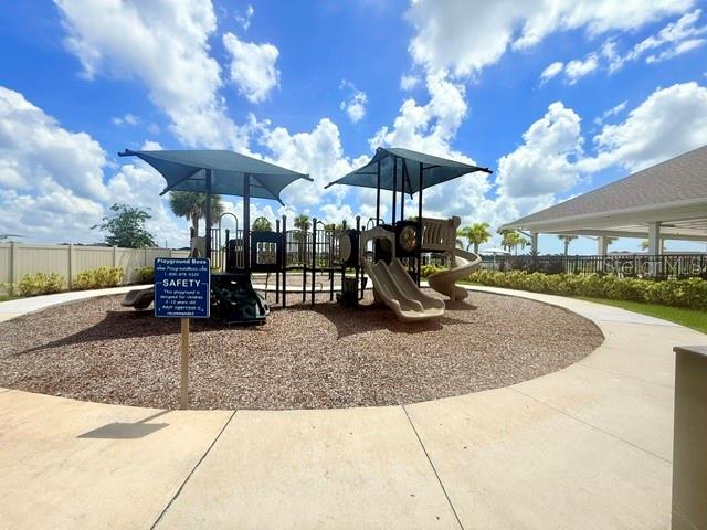 9544 Sandy Bluffs Cir Property Photo 8