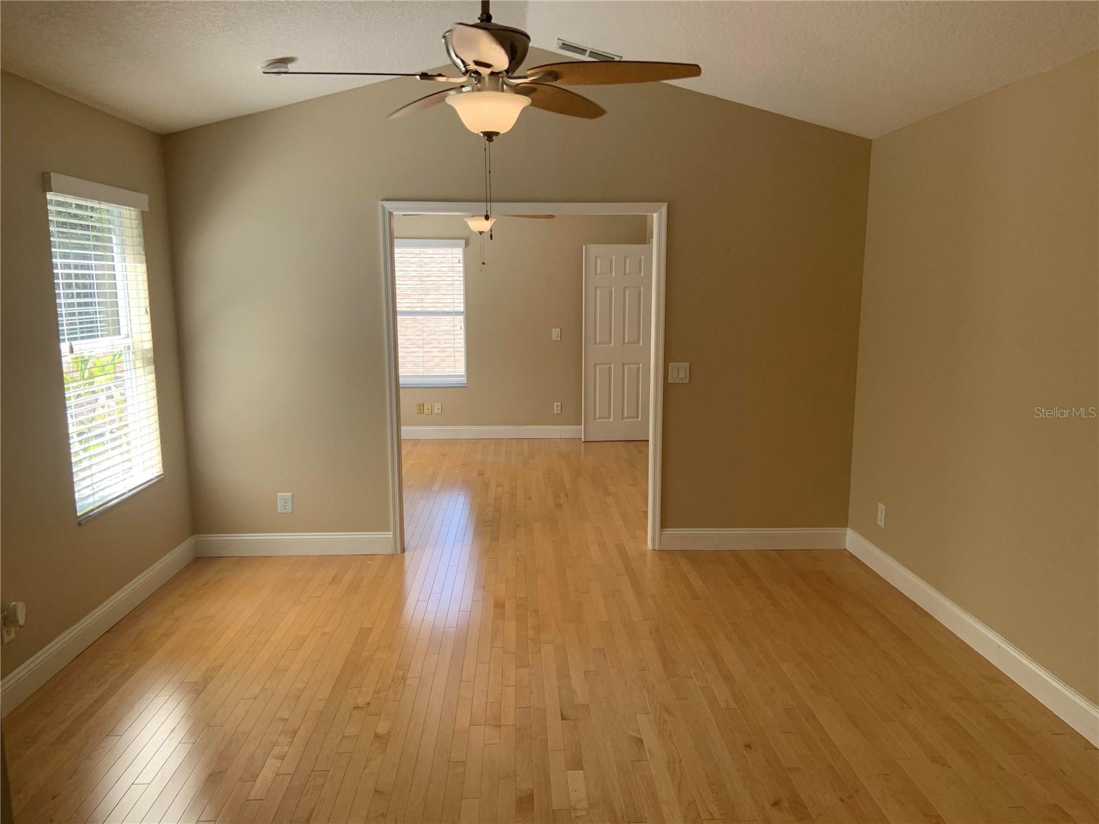 4527 Riverton Dr Property Photo 2