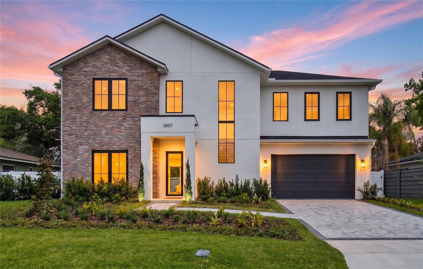 3807 PELICAN LN