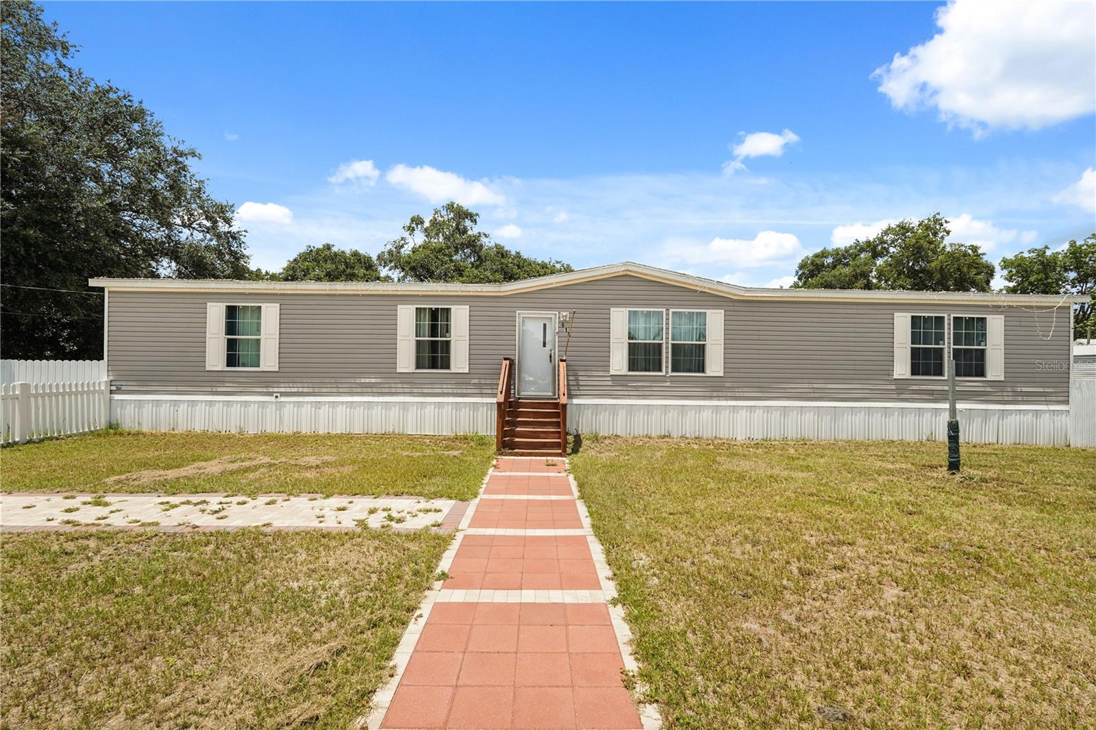 618 1 St St Property Photo 1