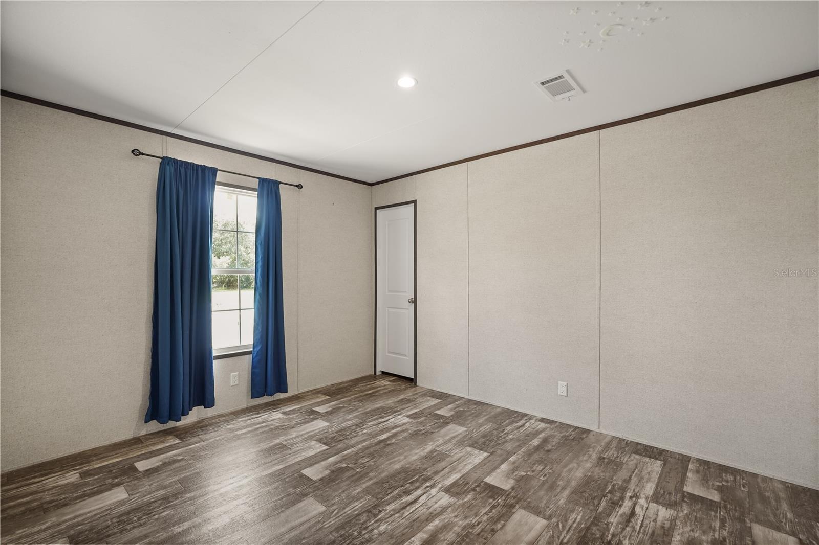 618 1 St St Property Photo 11