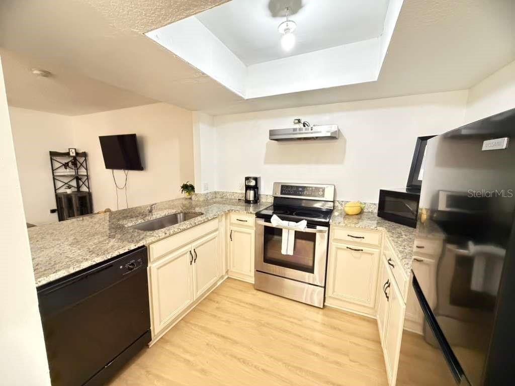 O6407744 Property Photo 10