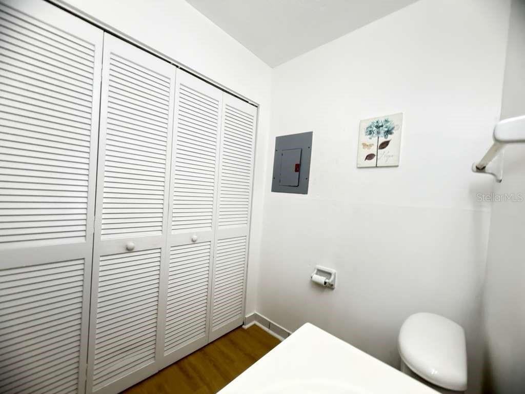 O6407744 Property Photo 30