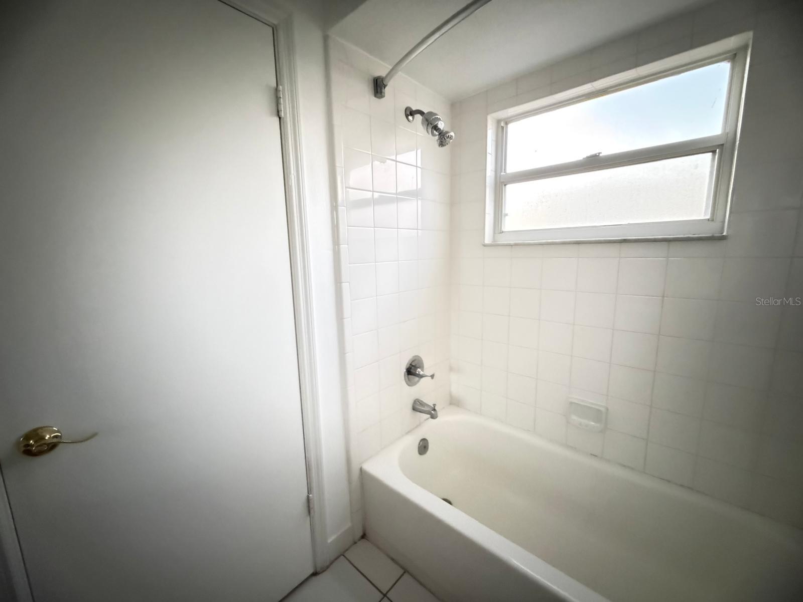 O6407744 Property Photo 34